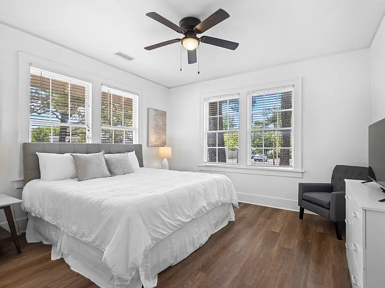 1801 N Polk St — Photo 31
