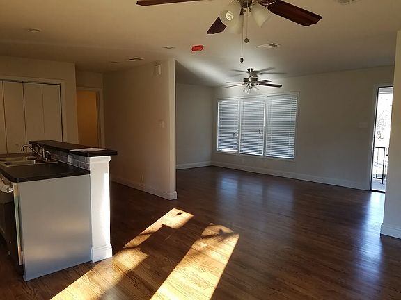 4th image of 212 Oak Dr E