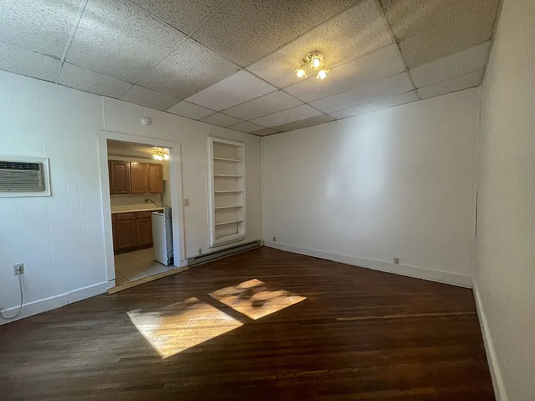 416 E 2nd St — Photo 20