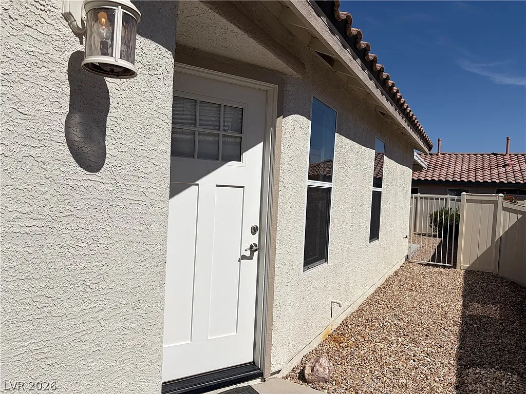 2 bed, 2.0 bath, 968 sqft, $1,850 — Photo 2