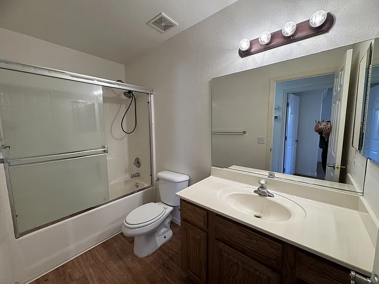 2728 Southern Ave — Photo 6