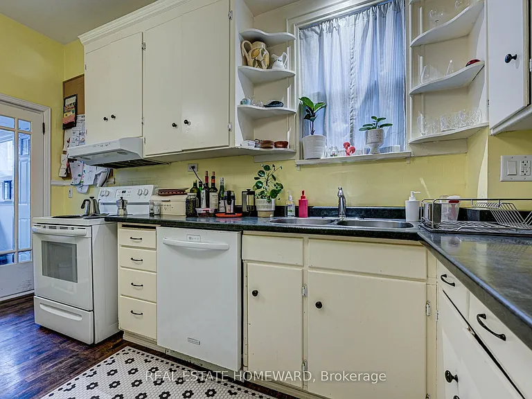 66 Mackenzie Cres #MAIN FL — Photo 16