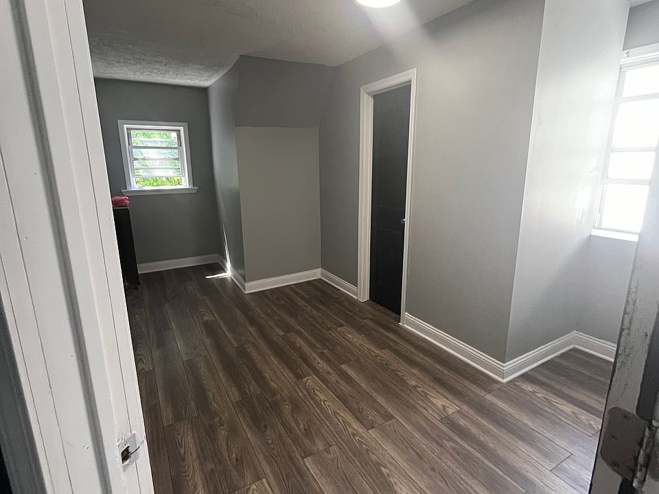 2nd image of 859 S 15th St Floor 1