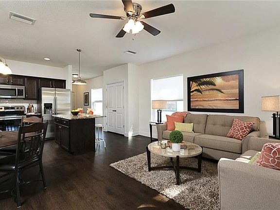 Kitchen & living room area