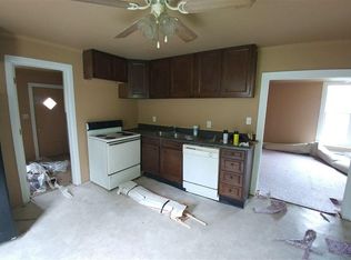 215 N 6th St, Clinton, MO 64735