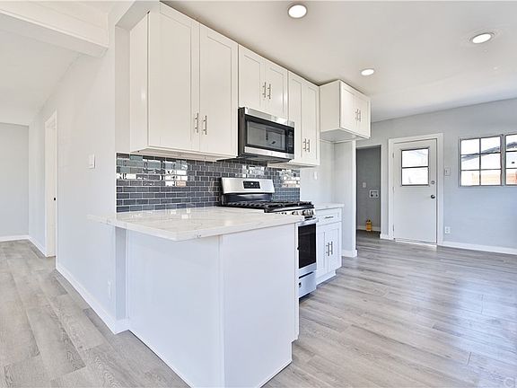 3rd image of 1523 W 70th St