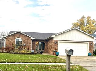 17904 River Hill Dr, Macomb, MI 48044