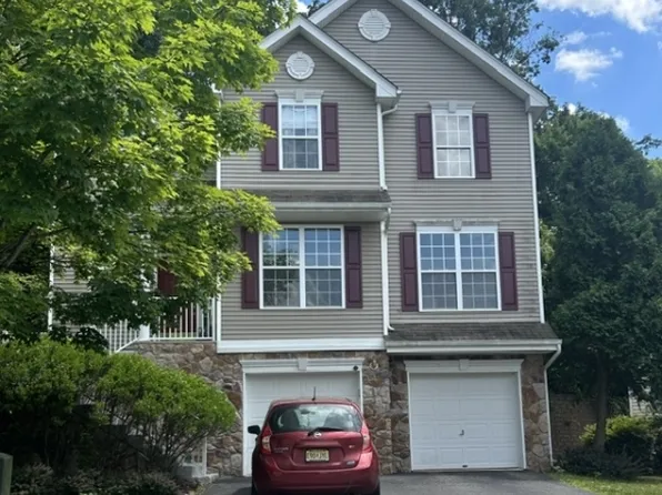 310 Winding Hill Dr, Hackettstown, NJ 07840