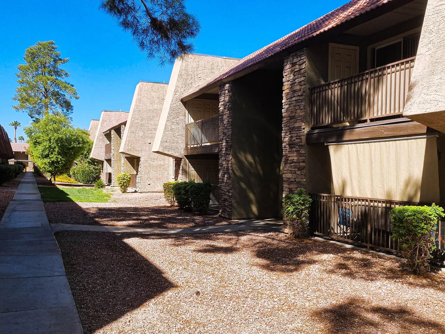 1 bed, 700 sqft, $1,100 — Photo 1