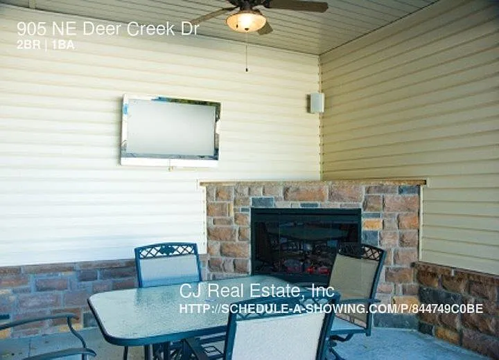 905 NE Deer Creek Dr — Photo 10