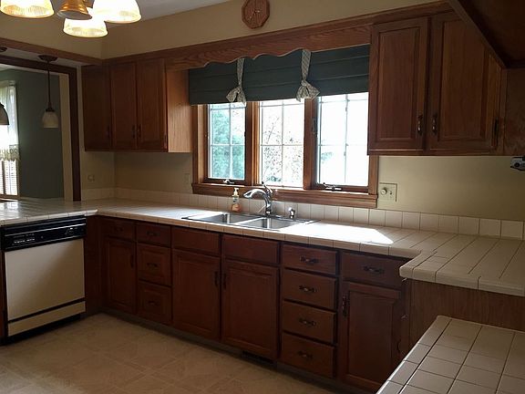 3rd image of 444 Viola Ave