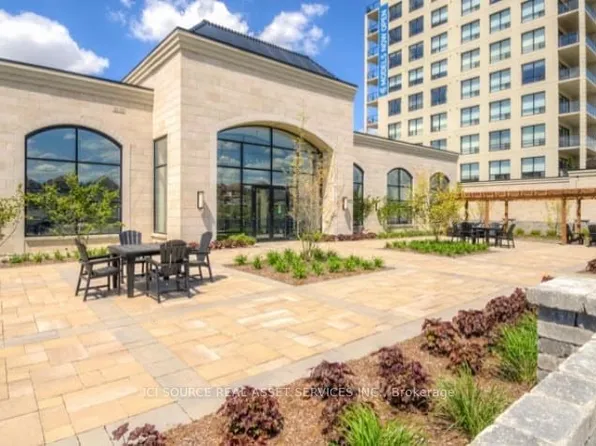 260 Villagewalk Blvd #1204, London, ON N6G 0W6