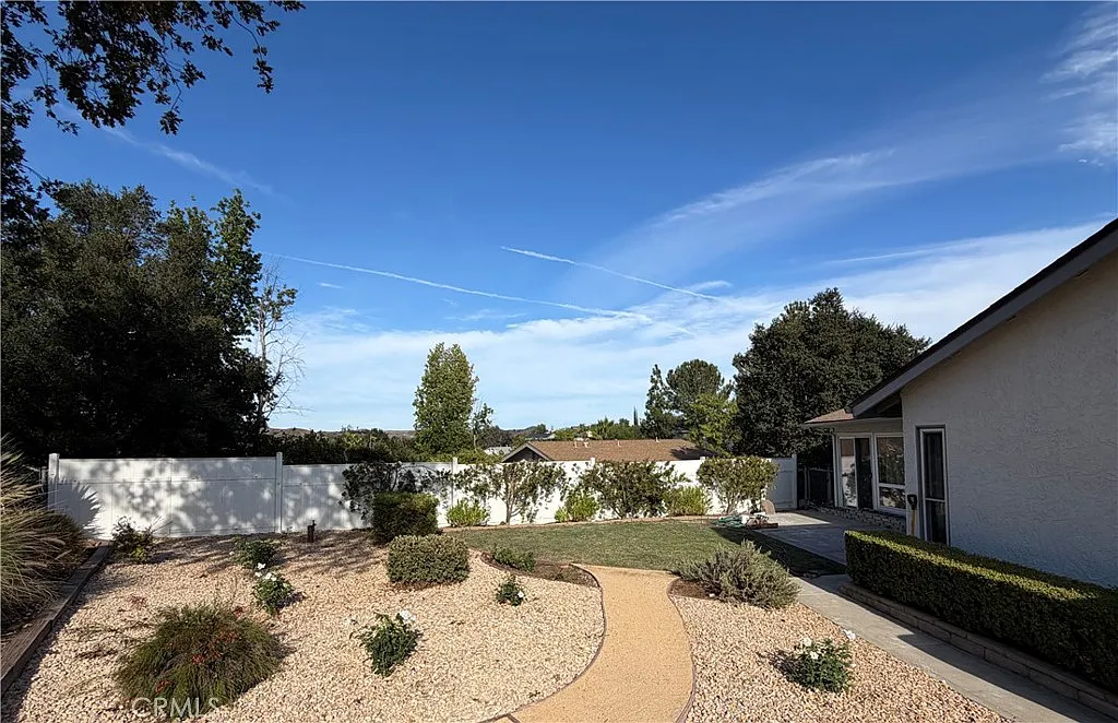 4 bed, 1692 sqft, $6,000 — Photo 3