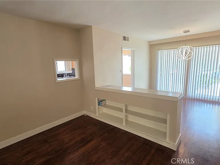 6034 S Kings Rd — Photo 5