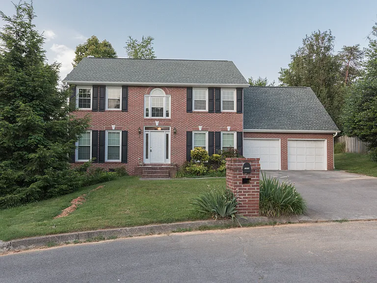 1400 Autumn Ridge Dr — Photo 1