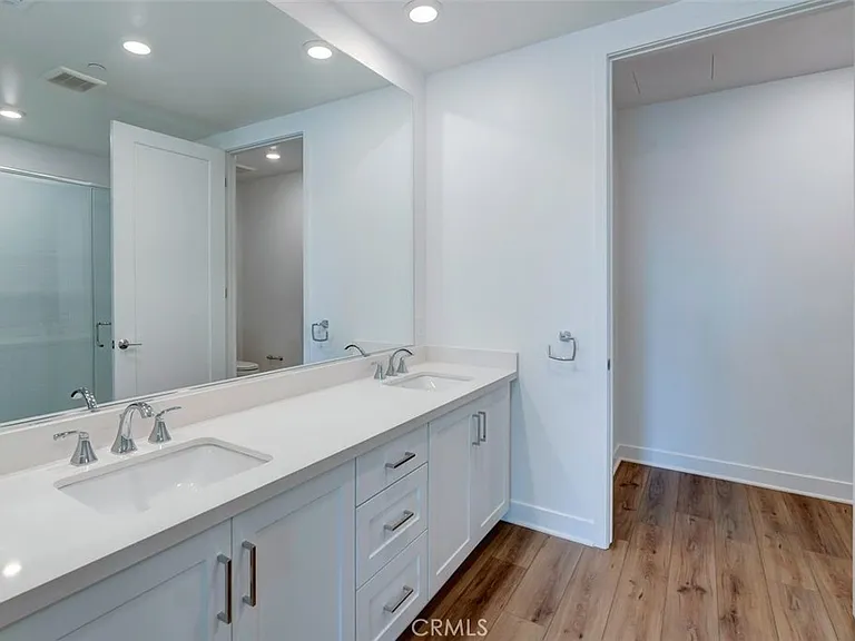 4407 Rivington — Photo 13