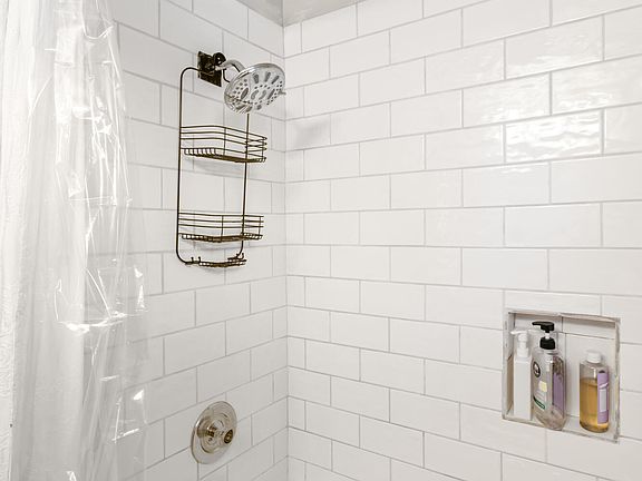 4th image of 1540 NE Bear Creek Rd