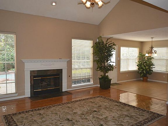 Comfortable Den with Rich Flooring*Fresh Paints all Open to the Kitchen/Brkfst Area!