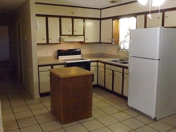 3rd image of 14 Immokalee Dr