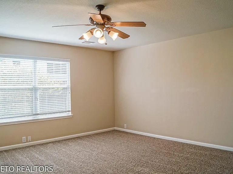 2819 Foster Hill Dr — Photo 16