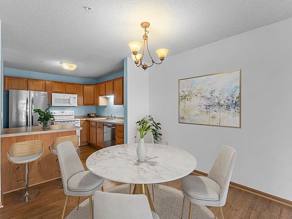 5th image of 2231 Penn Pl APT 208