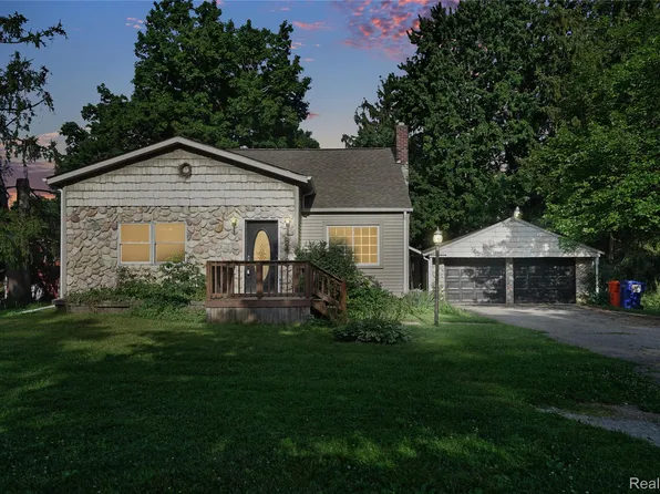 2476 Vandekarr Rd, Owosso, MI 48867