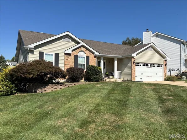 3198 Moss Pointe Dr, Saint Charles, MO 63303