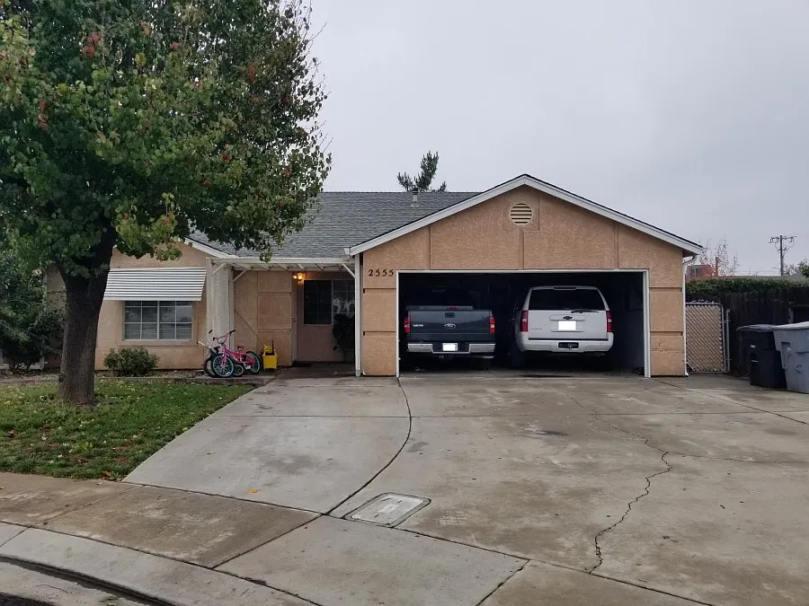 2555 Courtney Ct photo 1