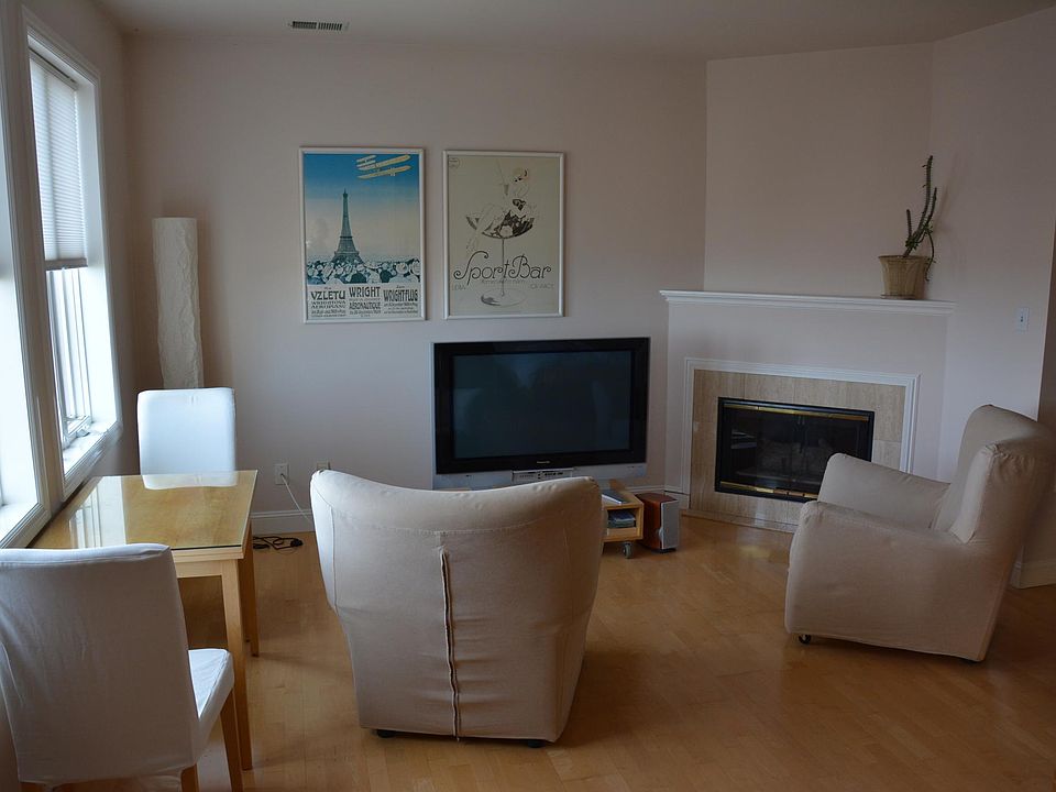 1st image of 520 Roosevelt Way #B
