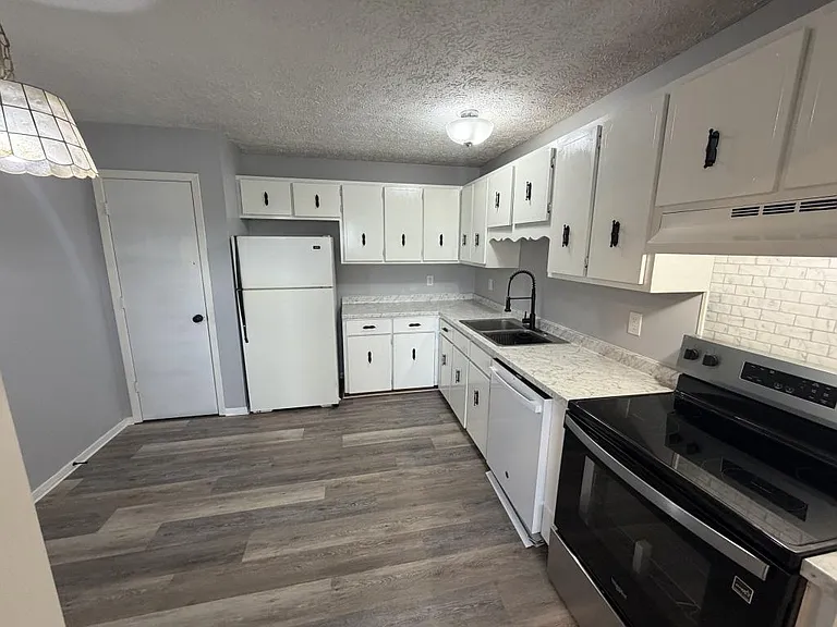 300 Car Mol Dr #4 — Photo 9