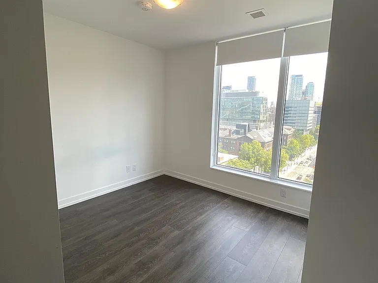 203 College St #1307 — Photo 6