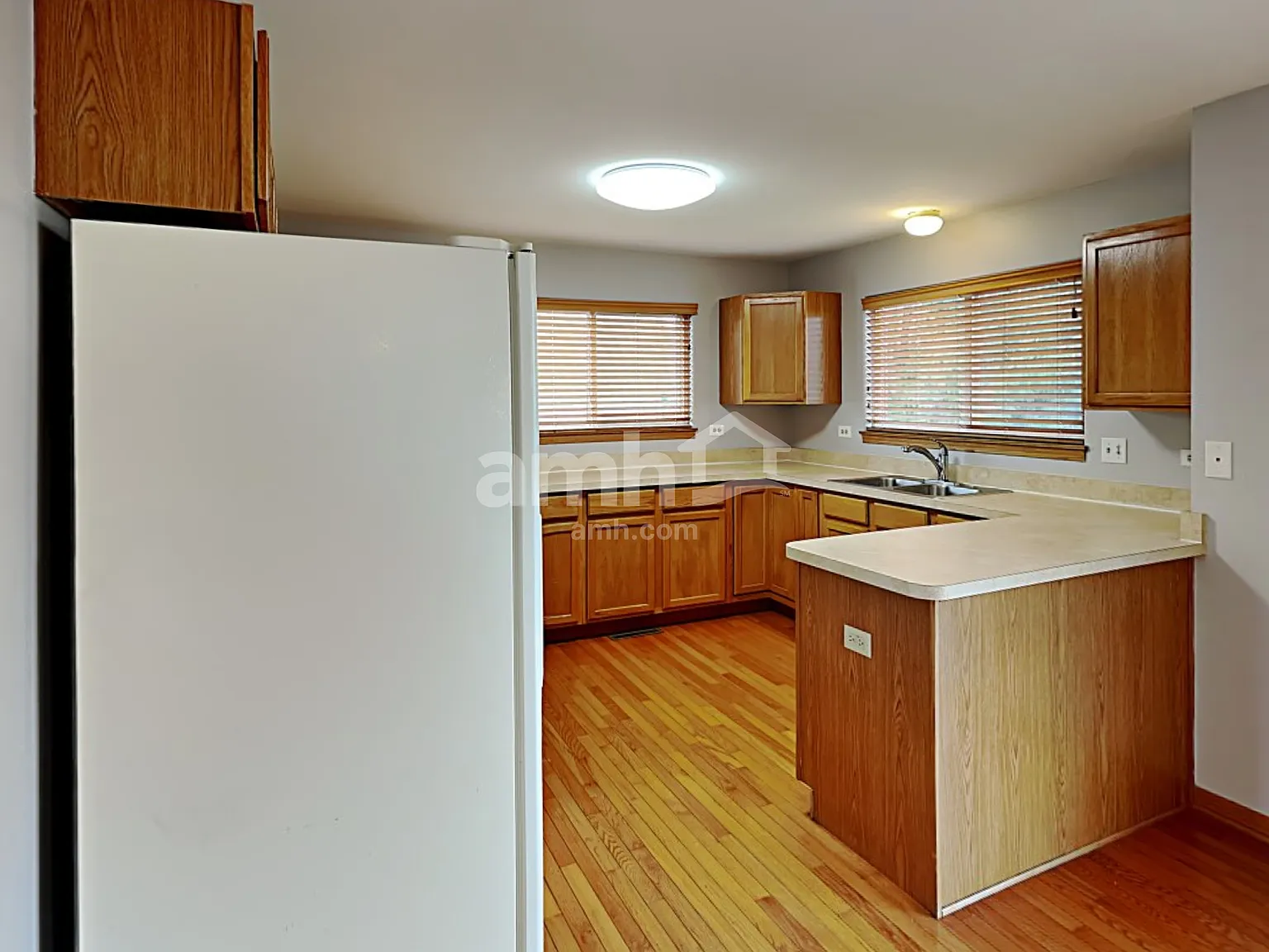 3 bed, 2.5 bath, 2070 sqft, $3,015 — Photo 3