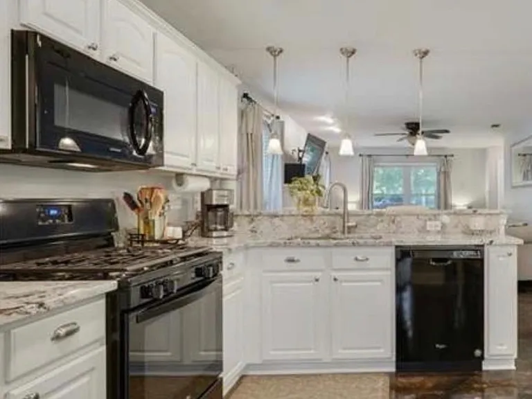 71187 Sanders St — Photo 10