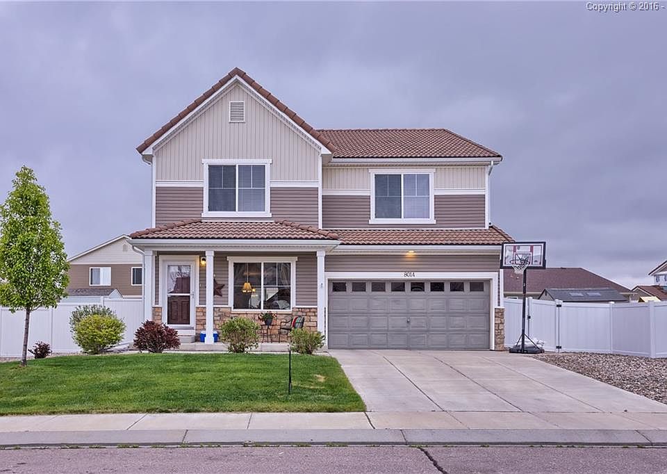 Wonderful Oakwood 2-story in Cumberland Green!