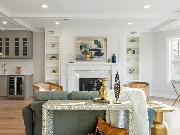 189 Babcock St #3, Brookline, MA 02446