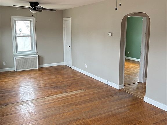 4th image of 85 Rivulet St