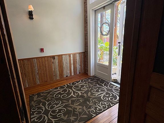 2nd image of 102 Russell St APT 101