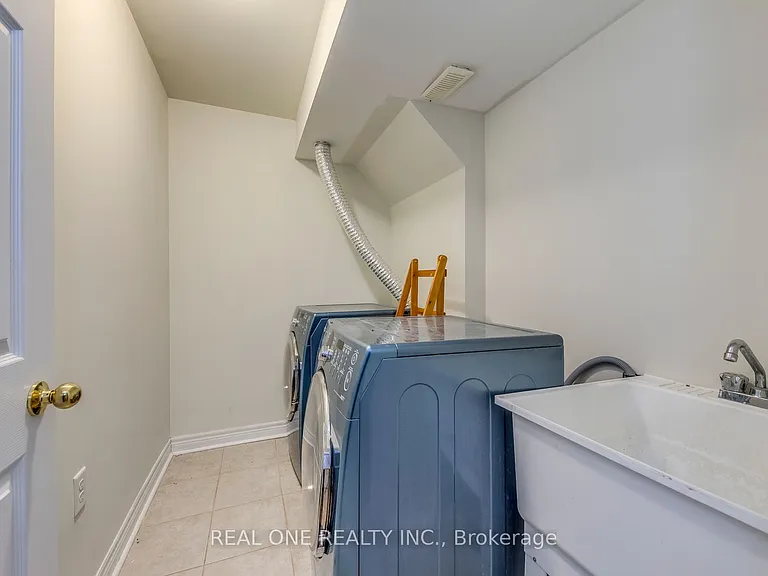 2319 Stone Glen Cres — Photo 35
