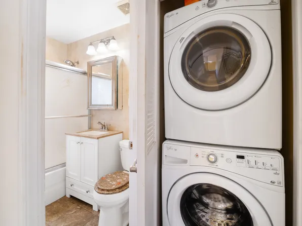 227-16 Hillside Avenue image 18 of 23