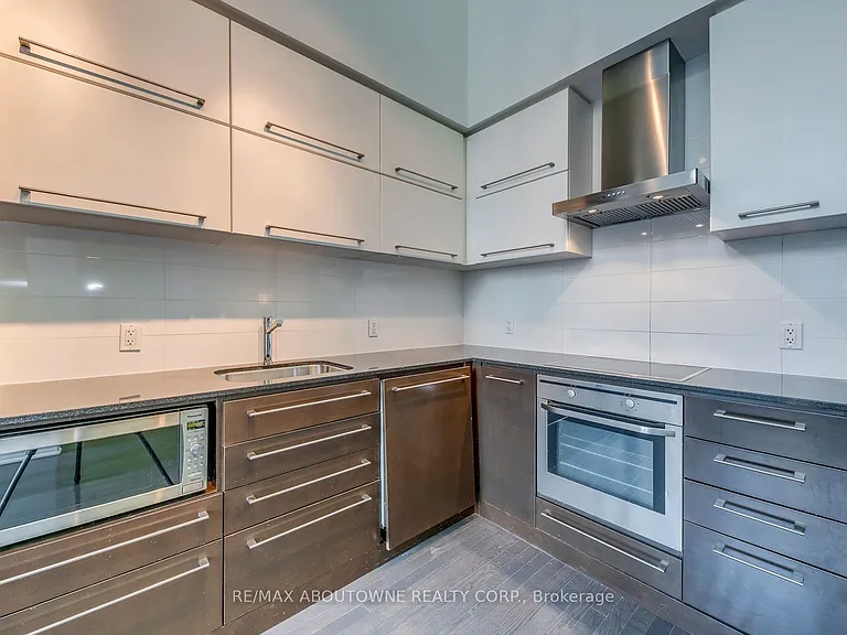770 Bay St #202 — Photo 5
