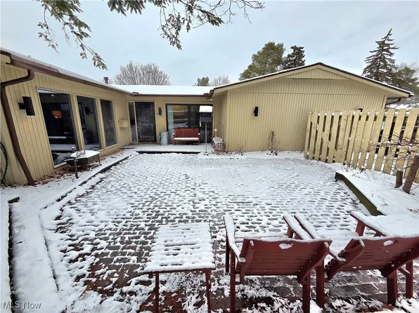 12960 Dell Ridge Ct, Strongsville, OH 44149