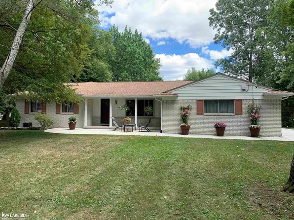 3580 Fernleigh Dr, Troy, MI 48083