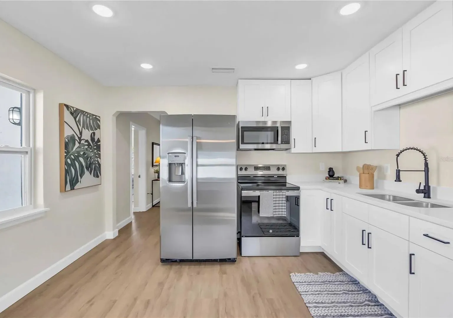 3 bed, 1296 sqft, $3,875 — Photo 3