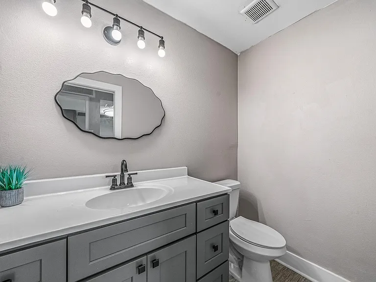 830 Threadneedle St #240 — Photo 12