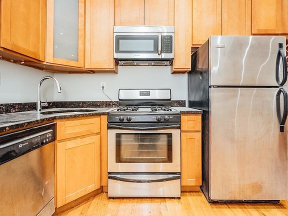 3rd image of 215 Maujer St #3A