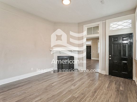 817412_003_living_room_3.jpg