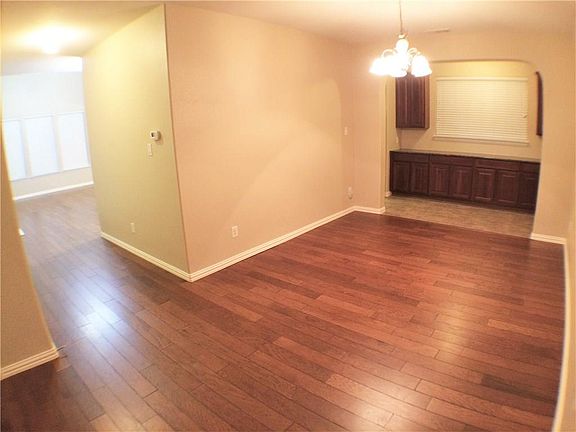 4th image of 8538 Robertson Dr