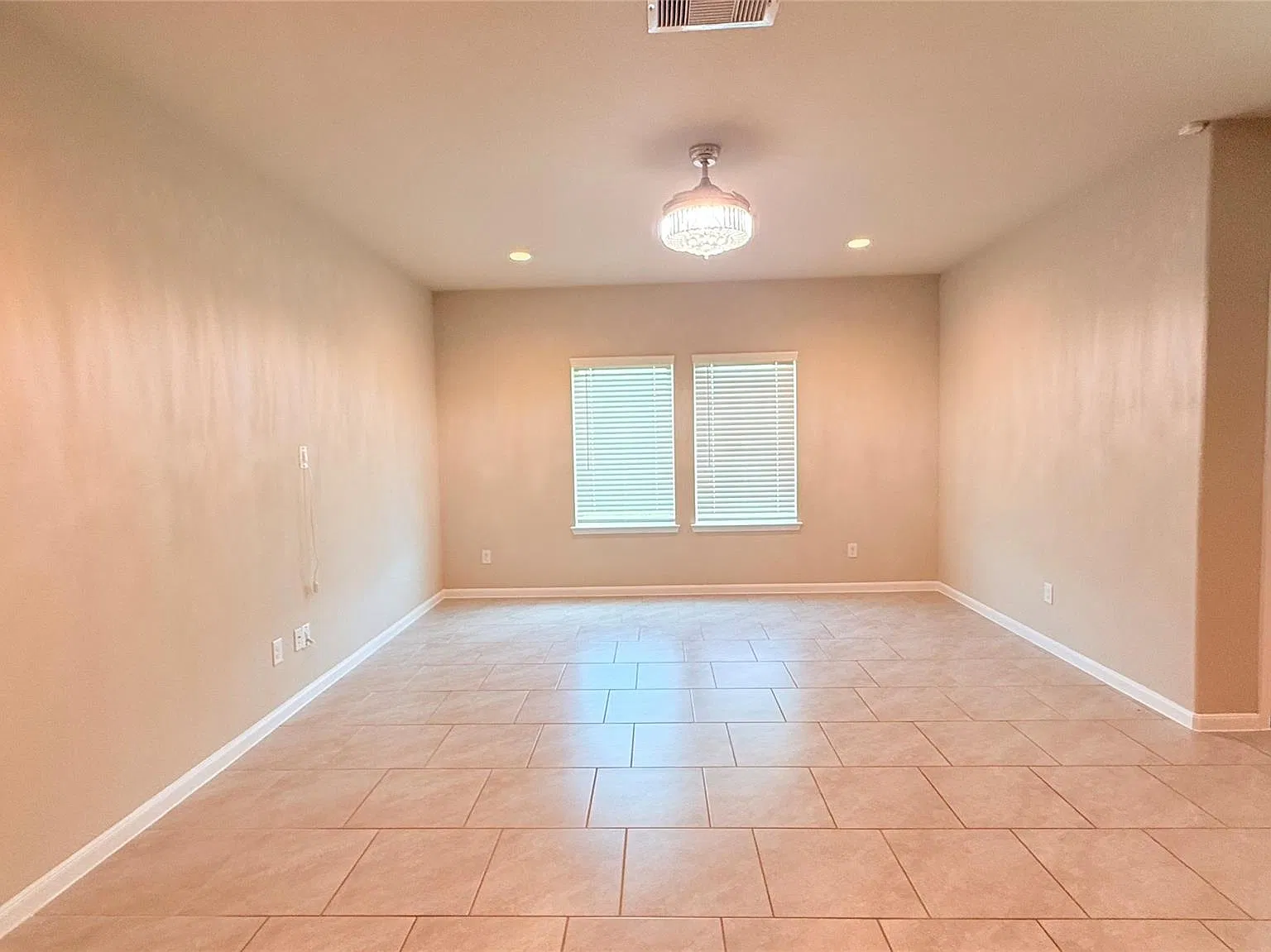 4 bed, 3.0 bath, 2191 sqft, $2,250 — Photo 4