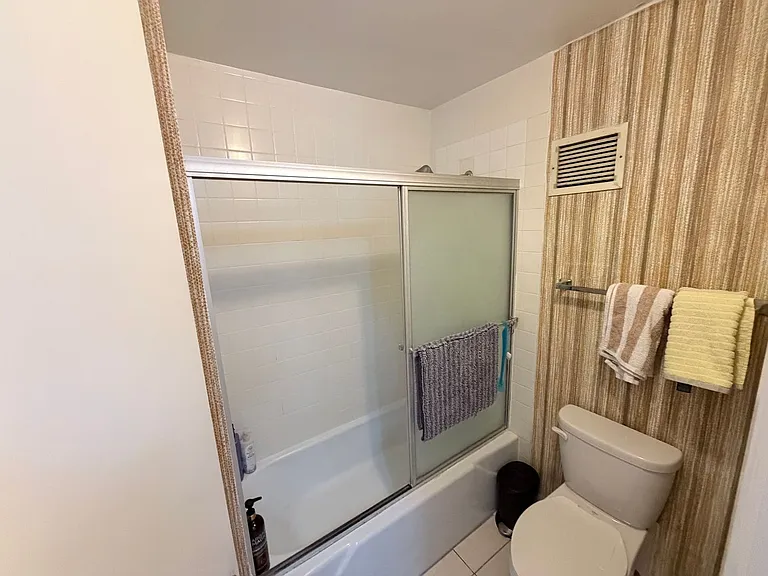 555 University Ave #1900 — Photo 17