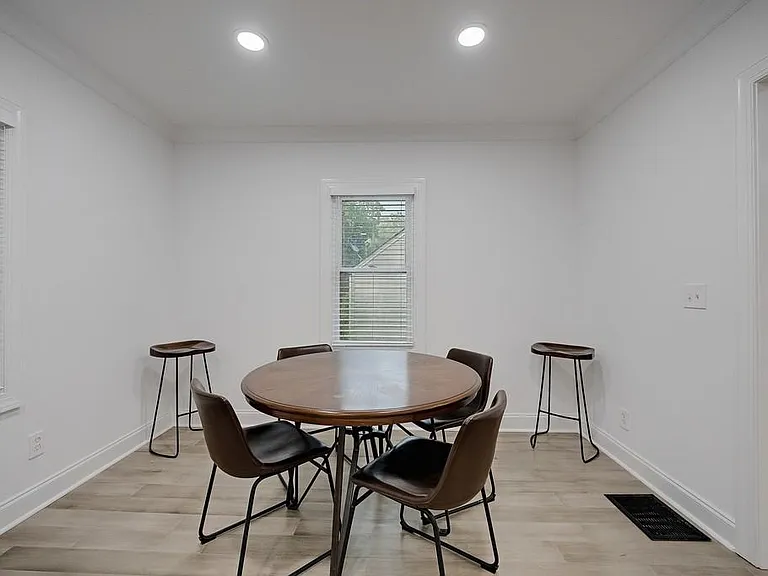 593 Lynnhaven Dr SW — Photo 17